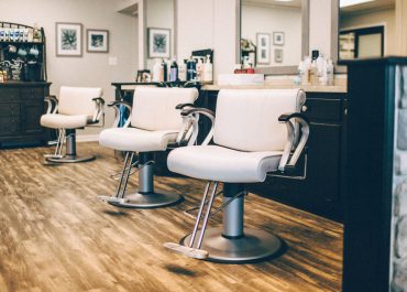 Finding the Perfect Throne: 5 Factors to Consider When Choosing the Perfect Salon Chair
