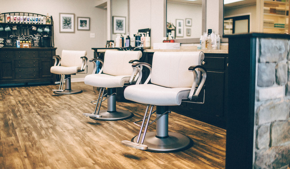 Finding the Perfect Throne: 5 Factors to Consider When Choosing the Perfect Salon Chair